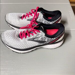 Brooks Ghost 11 Women’s  Running Shoes - White and Pink